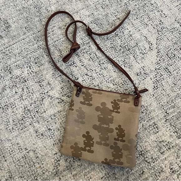 VINTAGE Discontinued Disney Dooney & Bourne Disneyland Crossbody Mickey Mouse - Picture 5 of 9